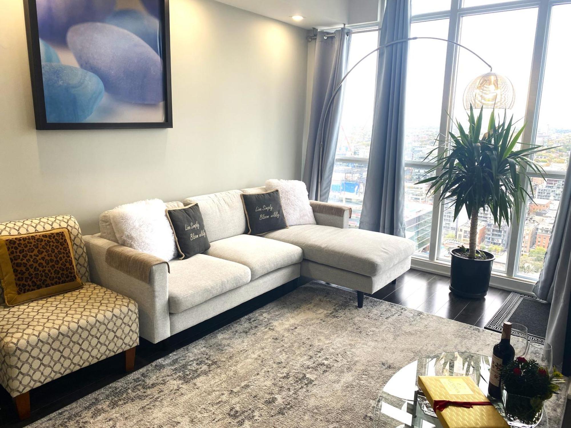 Tvhr - Luxury Condos In Heart Of Downtown Торонто Екстер'єр фото