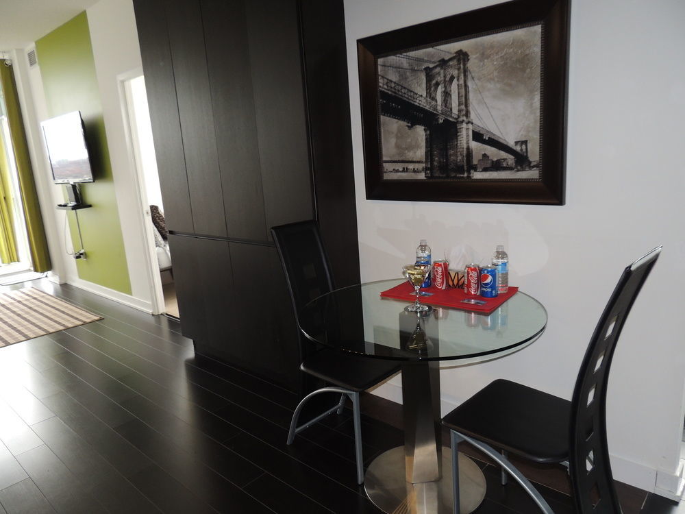 Tvhr - Luxury Condos In Heart Of Downtown Торонто Екстер'єр фото