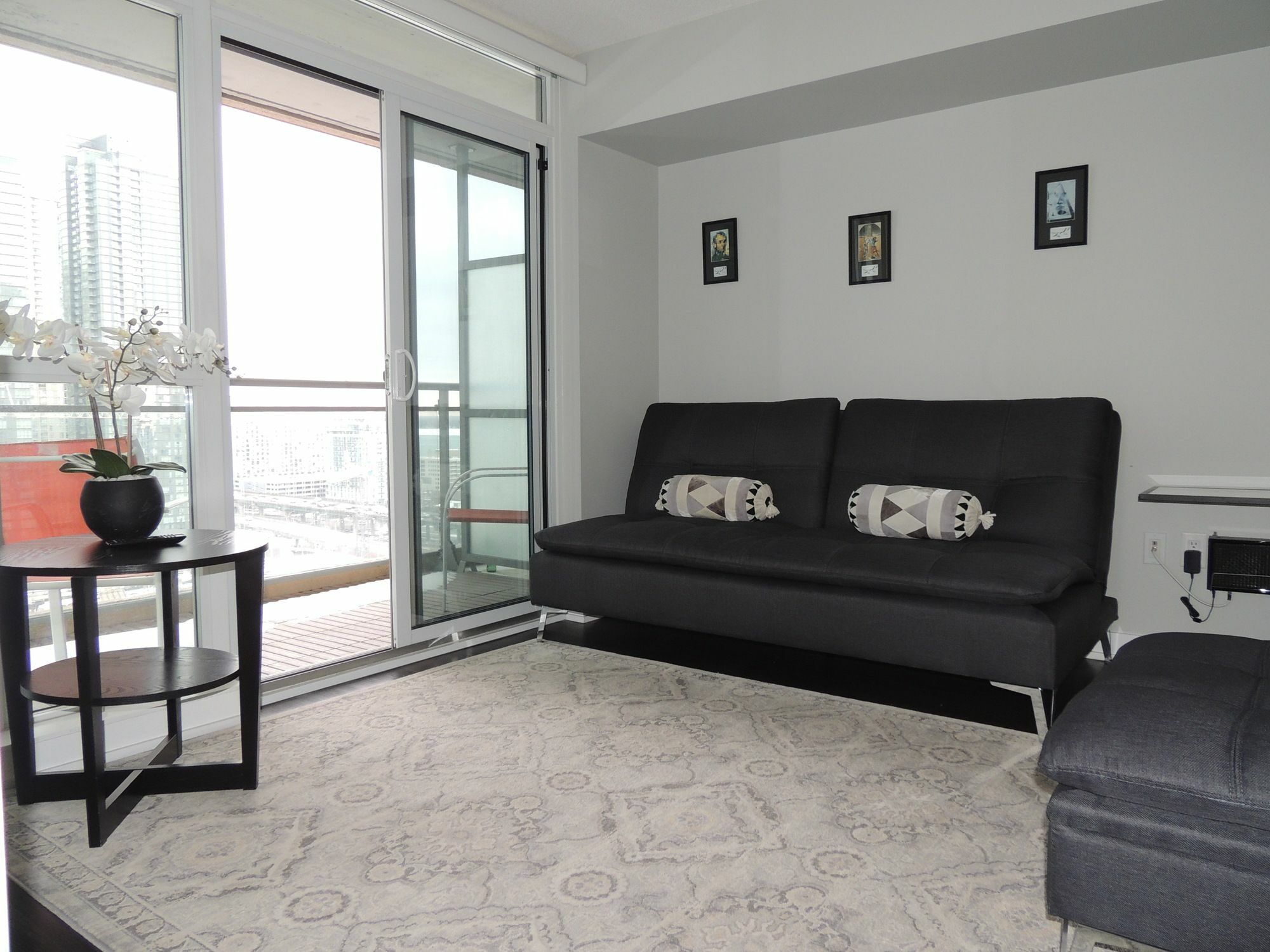 Tvhr - Luxury Condos In Heart Of Downtown Торонто Екстер'єр фото